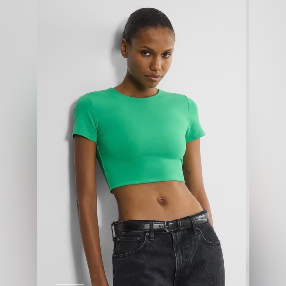 BNWOT Aritzia Babaton Original Contour Crew Cropped T-Shirt size M - Picture 3 of 8